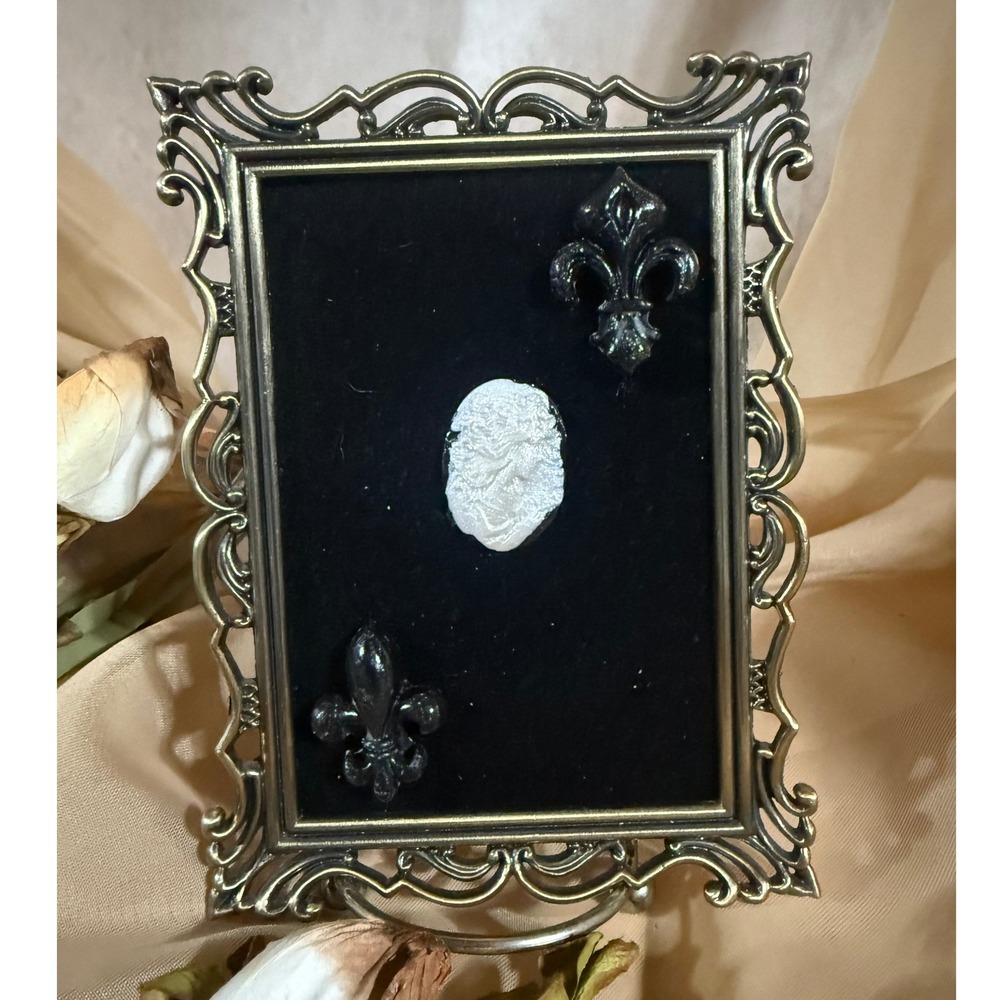 Handmade Cameo Black and White Clay Framed Art‎